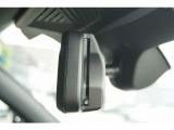 BMW純正のミラー一体型ETC車載器を装備しています。運転席からの視界を遮ることなく、インテリアの洗練されたデザインを損なわないスマートな配置が特徴です。