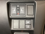 リアドアは乗り降りに便利な両側電動スライドドアです。また運転席に座っていながらスイッチ操作で自在にスライドドアを開け閉めできます。またHondaセンシング用のVSA解除スイッチを右側に装備しています。