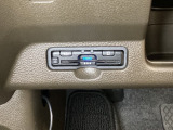 ハンドルの左下にETCがついています。高速道路の料金所の通過も楽々です。 カードの取り出しもしやすい場所についています。