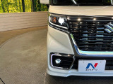 【LEDヘッドライト】悪天候や夜間走行時も良好な視界を確保し安心して運転できる高輝度LEDヘッドライトを装備!点灯速度が早く、消費電力も抑えられています。