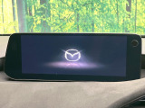 【マツダコネクトナビ】車内の雰囲気にマッチした一体型タイプのナビ。各種車輌設定やBluetooth再生等、様々な機能が楽しめます。直感的なダイヤル操作が可能で、使い勝手も良好です。