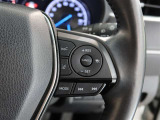 アダプティブクルーズコントロール機能付きです。走行中に先行車の様子を検知しながら、設定した車速の範囲内で先行車との距離のキープを支援します。詳細は販売店スタッフまでおたずねください。