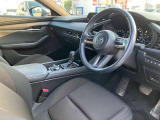 インパネ廻りと運転席です!シンプルにスッキリとまとまっています。運転操作に迷いにくくなっておりとても運転しやすいです。