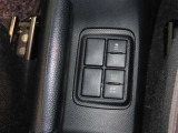 【トヨタ認定中古車の安心1】中古車をキレイで気持ちよくお乗りいただけるよう、トヨタ認定中古車はしっかりクリーニング。エンジンルームからシートを外した洗浄まで、目に見えない部分も徹底的に洗浄しています