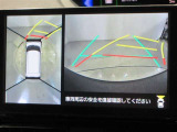 パノラミックビューモニター付きです。車両を上から見たような映像をディスプレイオーディオ画面に表示。運転席からの目視だけでは見にくい、車両周辺の状況をリアルタイムでしっかり確認できます。