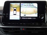 【アラウンドビューモニター】空から見下ろしているような視点で周囲を確認できます。スムースな駐車をサポートします♪