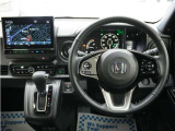 運転にかかわる様々な操作を安全に行えるように視点移動が少なく、操作性に配慮されたスイッチ類が凝縮されたコクピットです。