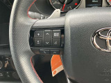 ステアリングスイッチ付きで運転中、前方から目線をそらすことなく、オーディオ等の操作が可能です!
