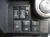 運転席から操作できる両側パワースライドドアのコントロールスイッチです(挟み込み防止機能付)