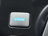 e-Pedalはアクセルとブレーキの操作を1つのペダルで行えます!加速はペダルを踏み込み、離すと自動的に減速。ブレーキペダルを使わず停止できるため、運転がよりスムーズに、燃費も向上します!