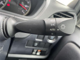 【 オートライト 】オートライトなのでライトの点け忘れを気にすることなく運転が出来ます。