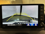 リバースギアに入れるだけで後方の表示へ切り替わります。夜間や雨の日の駐車も楽になりますよ。