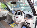 『1台』のお車に対して、3名体制で日々議論を重ね仕入れを行っております。
