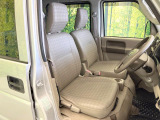 運転席シート廻りは使用感も少なく、良好な状態となっています。前オーナー様が丁寧に使っていたことがよくわかりますね。