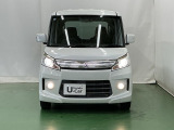 ディスチャージヘッドライト【HID】を装備していますのでとても明るく、夜間の走行や雨の日も安全・安心です。オートライトコントロール付きで周囲の明るさに応じて自動で点灯・消灯します。