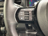 ステアリングにオーディオ操作スイッチが付いています。オーディオ画面に直接タッチしなくても操作が出来ますので、運転に集中できます。