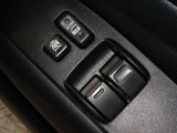 運転席と助手席のみパワーウィンドウを装備しています。