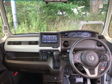 フロントガラスが大きく、ワイドな視界で運転もしやすくなるように、設計されています。