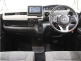 ◆視界広々で非常に運転しやすくロングドライブでも疲れを感じさせないすっきりとまとまったインパネ周りです。