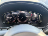 左右対称のスピードメーターで、集中して運転する事ができます。