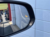 ブラインドスポットモニター★後方側から接近してくる車両を検知して危険をお知らせしてくれます。