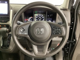 ハンドルにHondaセンシング系のクルーズコントロールやレーンキープアシストなどのスイッチと、オーディオの操作スイッチが装備されています。ハンドルから手を離さず安全に操作できます。