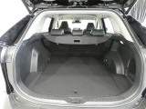 開口部の広いラゲージスペースは、ゴルフバックなどの荷物もラクラク積み込めます。