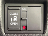 【パワースライドドア】スマートキーや運転席のスイッチでスライドドアの開閉が可能♪電動だから力を入れてドアを開ける必要が無く、小さいお子様でも、重い荷物を持っている時もラクに開け閉めできます♪