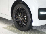 認定中古車では、厳しいHonda認定基準をクリアした厳選されたHonda認定中古車のみ、取り扱っております。「ご購入前の安心」「納車後の信頼」を車両と一緒に提供しております。