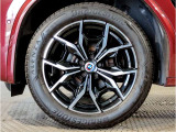 【BMWアロイホイル】軽量かつ強度に拘ったアロイホイル。走行性能ポテンシャルを引き出す設計。車の足元を引き締めてくれる大きなポイントはアロイホイルです。