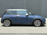 【ショールーム】ショールーム内にも車両を展示し、MINI好きなお客様にとって居心地のよい空間づくりを行っております。見学だけでも結構ですので、インターパークでのお買い物がてらぜひご覧にいらしてください。