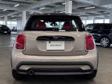 全てのMINIに全国のMINI正規ディーラーでご利用いただける保証をお付けしてご納車させていただいております(一部特殊車両を除く)。