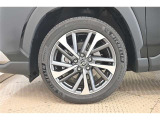 純正なので車に似合うデザインになっていますね。スタッドレスタイヤもご相談下さい。