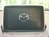 【マツダコネクトナビ】車内の雰囲気にマッチした一体型タイプのナビ。各種車輌設定やBluetooth再生等、様々な機能が楽しめます。直感的なダイヤル操作が可能で、使い勝手も良好です。