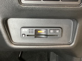 ハンドルの右下にETCがついています。高速道路の料金所の通過も楽々です!。 カードの取り出しもしやすい場所についています。