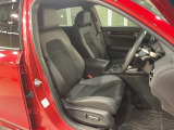 運転席はパワーシート付です。細かな動きでドライビングポジションを確保できます。