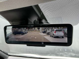 スマートルームミラーで定員乗車時や大きな荷物があっても後方視界が確保できます。夜間も眩しくなく安心。もちろんスイッチ一つで通常のミラーにも変更可能です。