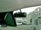 ナビ連動ドライブレコーダーですので、前後の映像を簡単にモニター画面で確認出来ます。