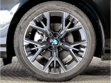 【BMWアロイホイル】軽量かつ強度に拘ったアロイホイル。走行性能ポテンシャルを引き出す設計。車の足元を引き締めてくれる大きなポイントはアロイホイルです。
