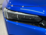 LEDヘッドライトは、点灯の瞬間から最大光量を発揮し、突然暗くなるトンネルなどでの安定感を高めます。