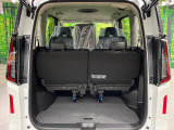 普段のお買い物や通勤、送迎等に十分な荷室スペースを確保しております。セカンドシートを倒すと、大きな荷物の積載も可能です♪