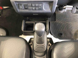 5速ミッションのマニュアル車になります。