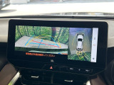 【パノラミックビューモニター】専用のカメラにより、上から見下ろしたような視点で360度クルマの周囲を確認することができます☆死角部分も確認しやすく、狭い場所での切り返しや駐車もスムーズに行えます。