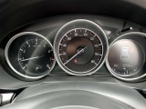 シンプルで見やすいメーター類