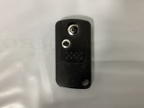 スマートキーを装備しています。鍵を差し込むことなくドアロックの開け閉めと、スタートボタン操作でのエンジンスタートができます。