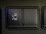 【パワースライドドア】スマートキーや運転席のスイッチでスライドドアの開閉が可能♪電動だから力を入れてドアを開ける必要が無く、小さいお子様でも、重い荷物を持っている時もラクに開け閉めできます♪
