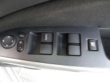 運転席の窓操作部分です。スイッチでミラーや窓の開閉が電動で行えます。