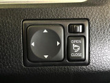 【電動格納ミラー】サイドミラーは電動格納式となっており、狭い駐車場でもキズがつくリスクを抑えられます。