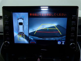 【全周囲モニター】車を上空から見下ろしたような映像をカーナビ画面に映し出し、車庫入れや縦列駐車をサポートしてくれます。