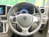 インテリアに合わせたデザインのステアリングは、運転される方のことも考え、運転しやすい形状、大きさです。是非一度、実際に触ってお確かめください。